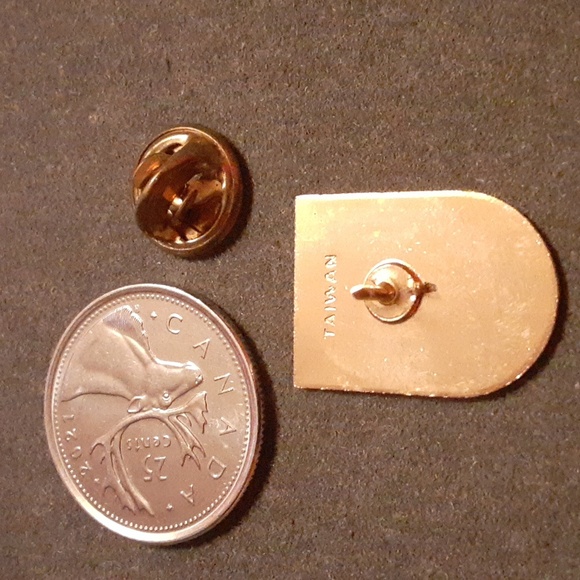 District Of North Saanich Collector Lapel Pin - Picture 2 of 4